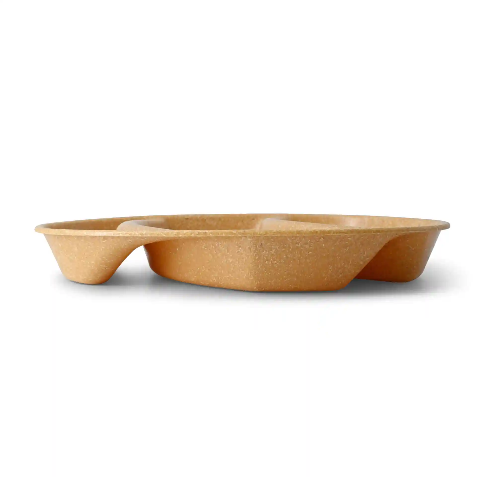 Brown reusable menu plate with three compartments, teardrop shape, measuring 27.5 x 20 x 3.5 cm.