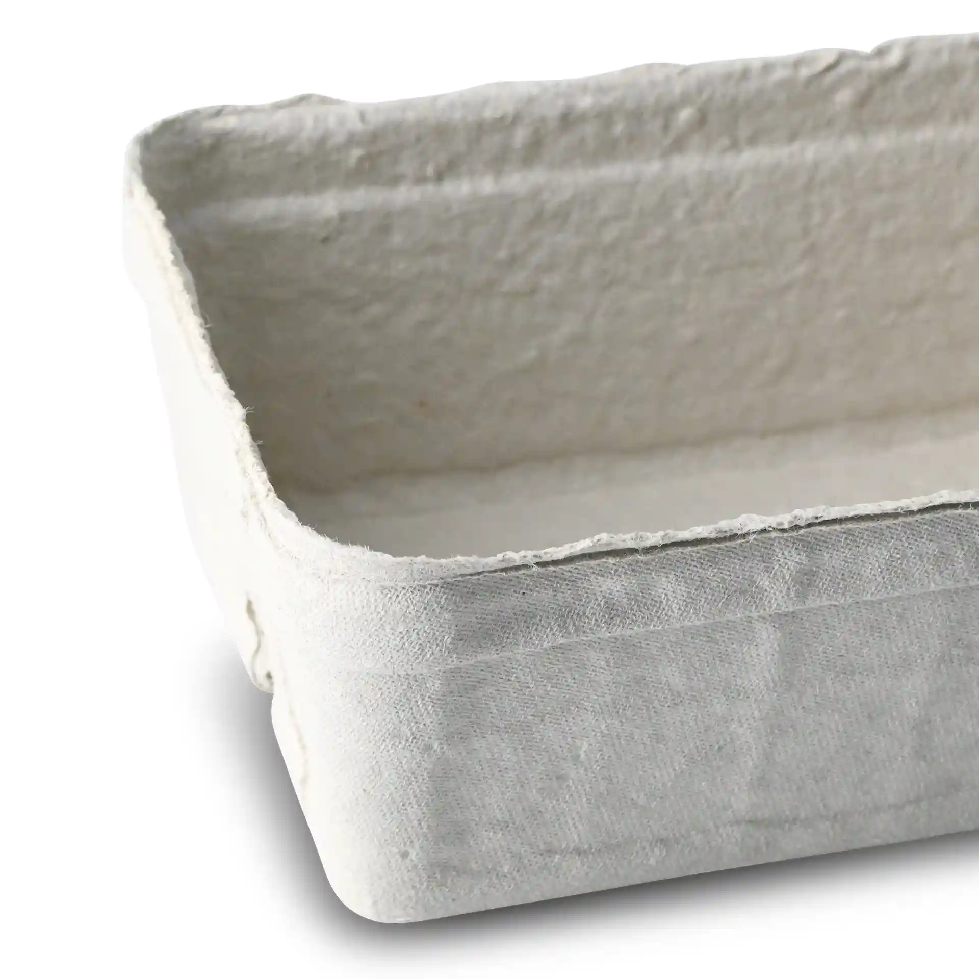 White wood pulp berry punnet with a rectangular shape and slightly raised edges, measuring 135 mm in length and 90 mm in width.
