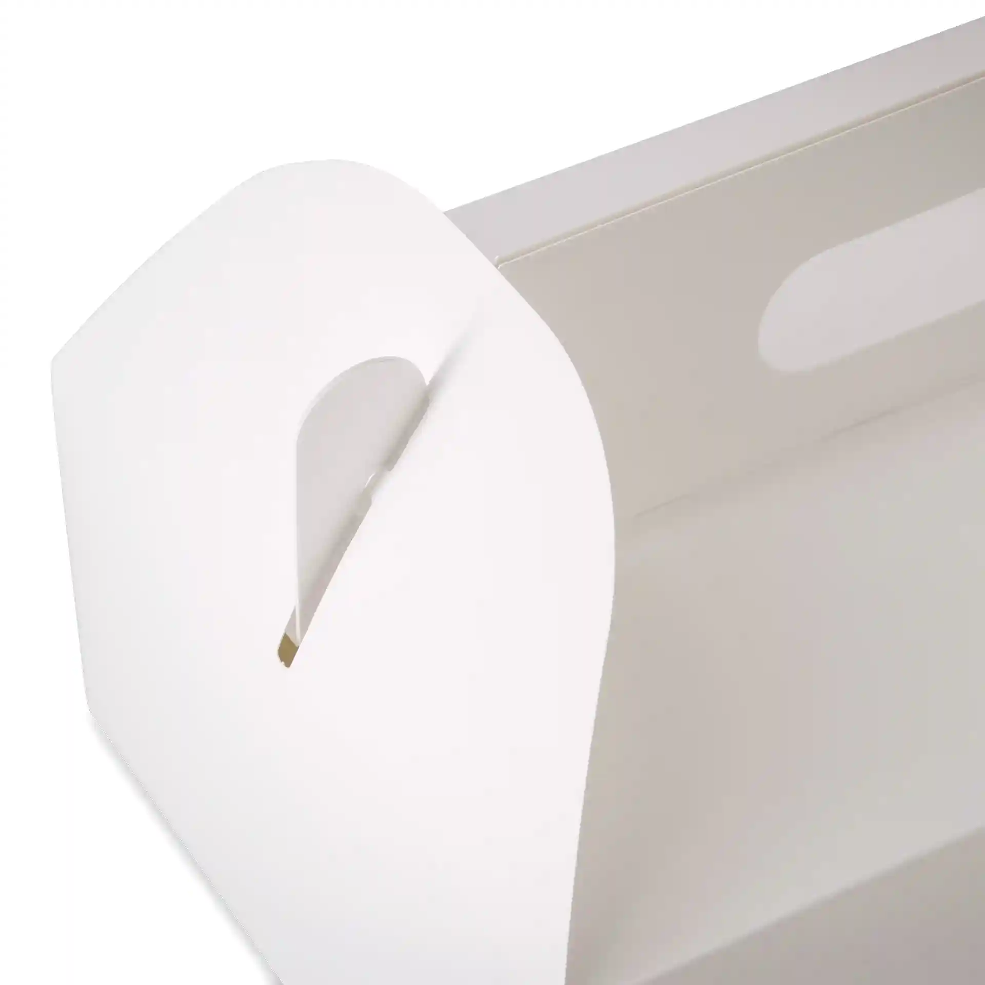 White rectangular cardboard pastry box with a handle, measuring 26 x 17 x 9 cm.