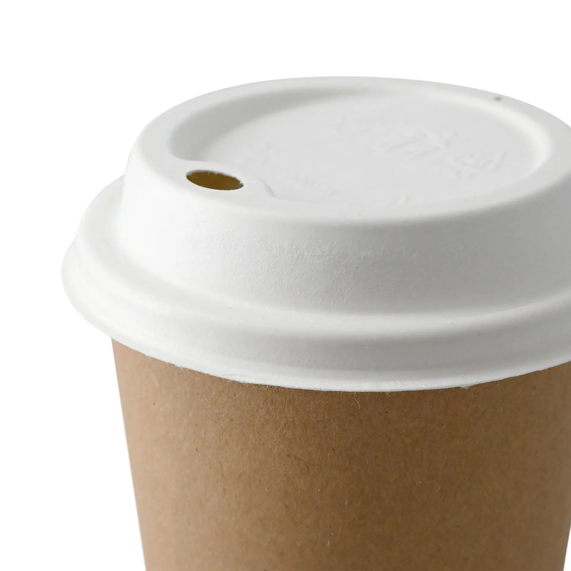 White sugarcane lid for paper cups with a drinking opening, suitable for hot and cold beverages.
