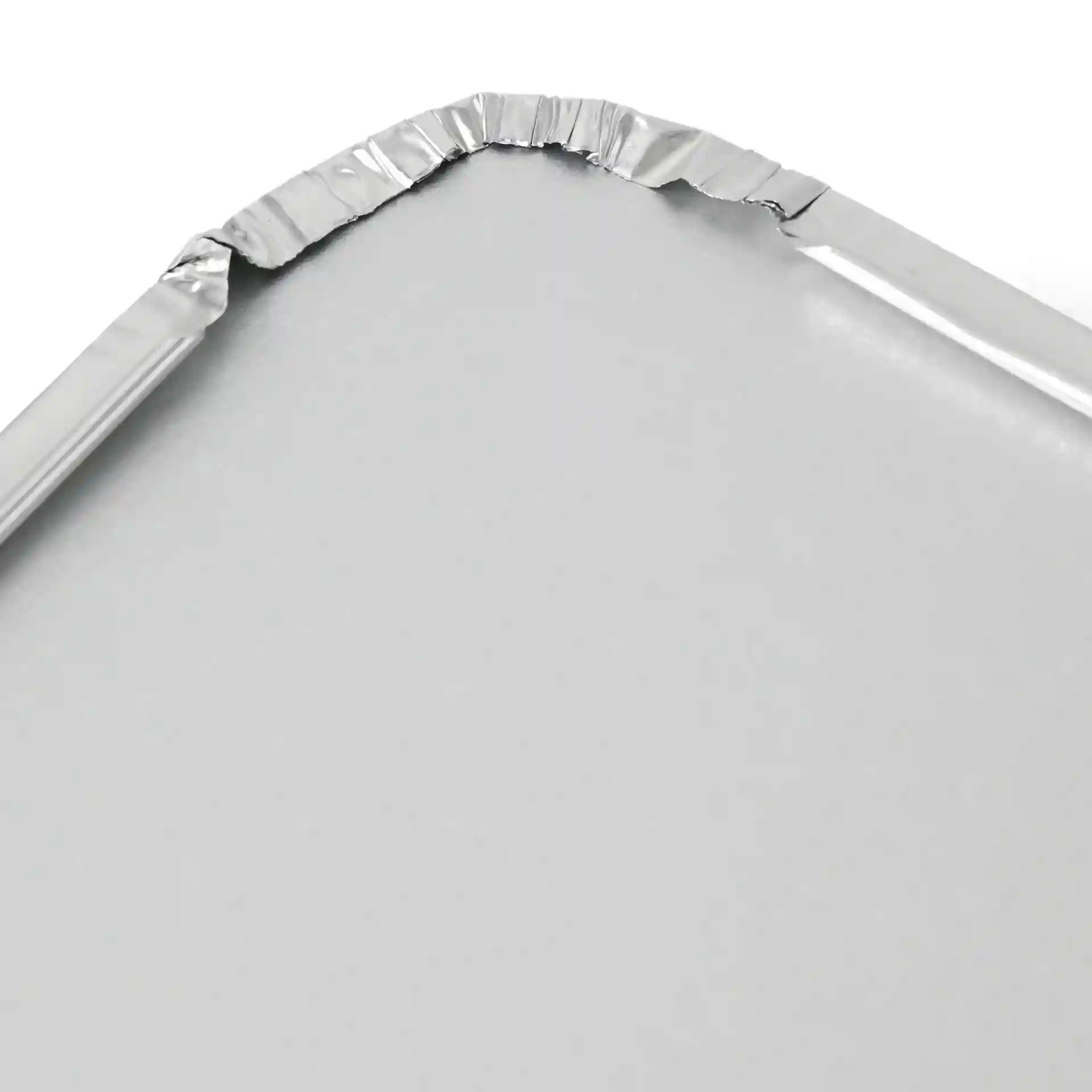 Close-up of a rectangular aluminium cardboard lid with a crimped edge, designed for a 650 ml container.