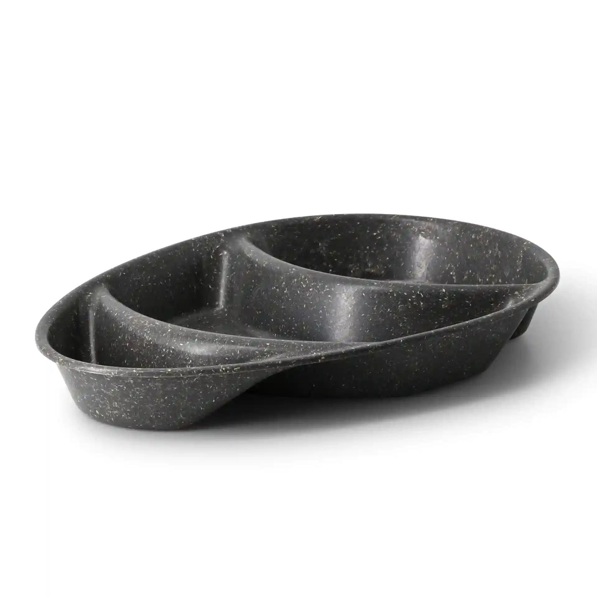 Reusable divided plate with three compartments, teardrop shape, in grey color, measuring 27.5 × 20 cm.