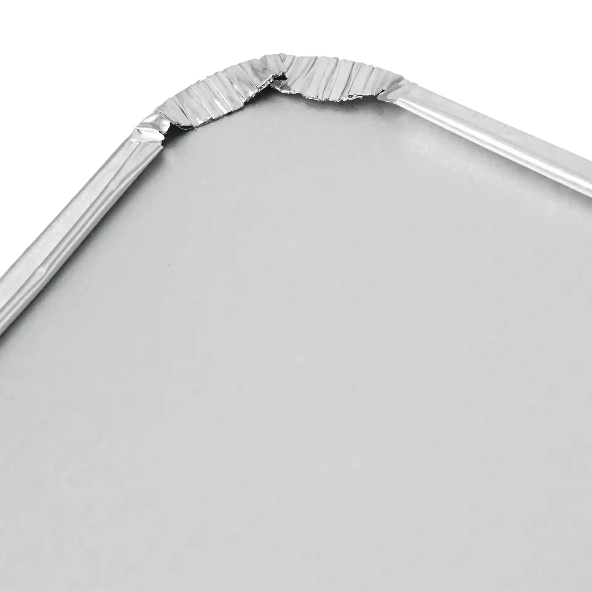 Close-up of a rectangular aluminium lid with a folded edge, designed for a 900 ml aluminium container.