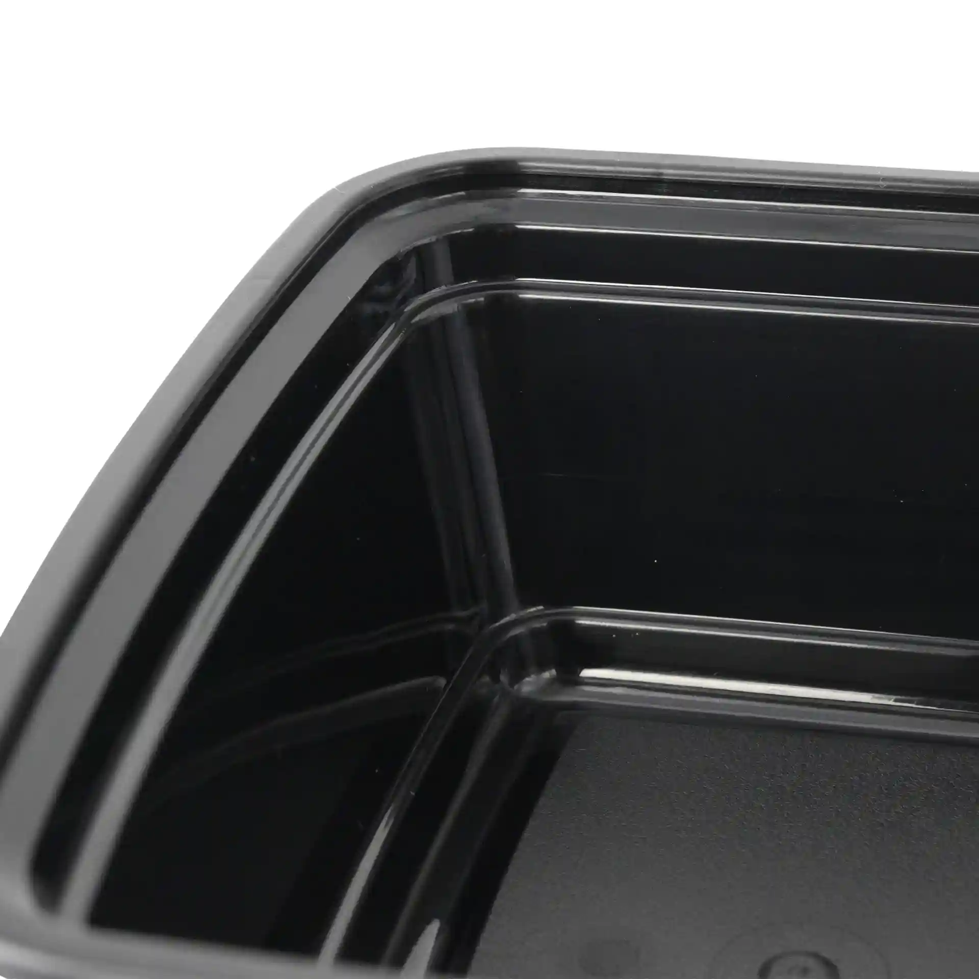 Black rectangular reusable container with a volume of 700 ml, showing the interior and corner details.