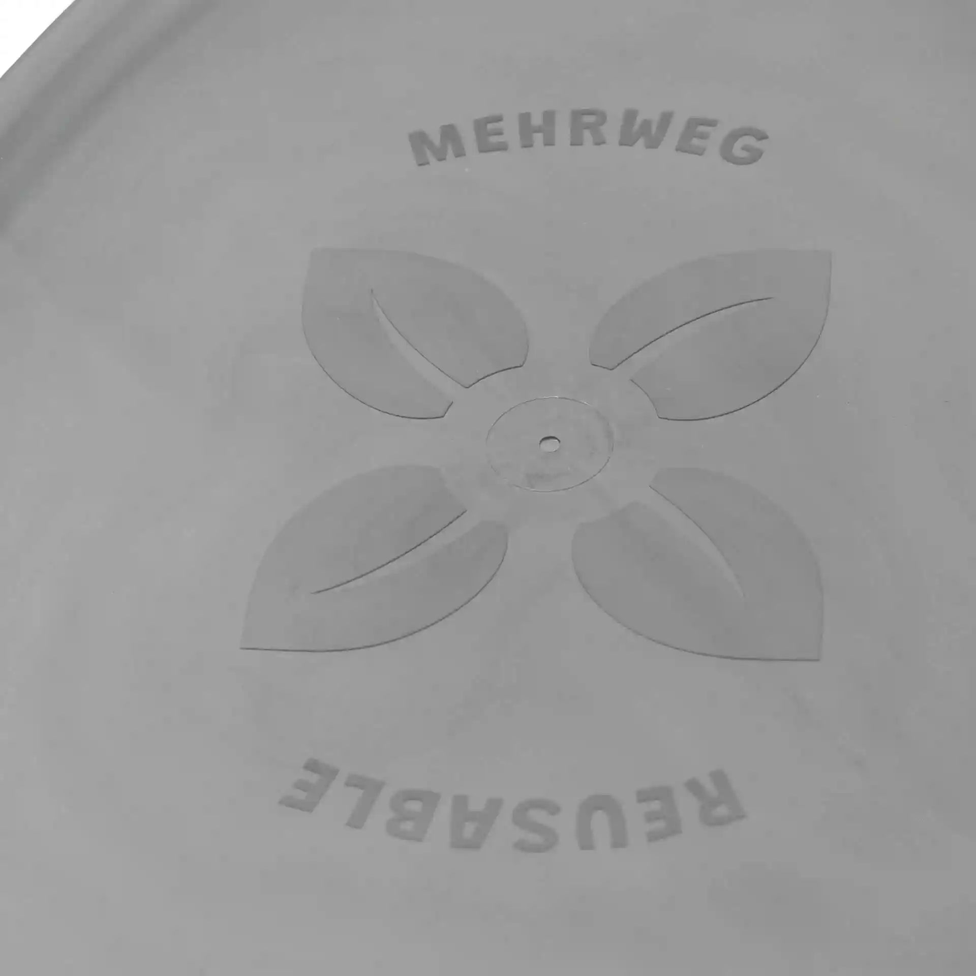 Grey reusable lid with a floral design and markings, measuring 27.5 x 20 cm, made of polypropylene.