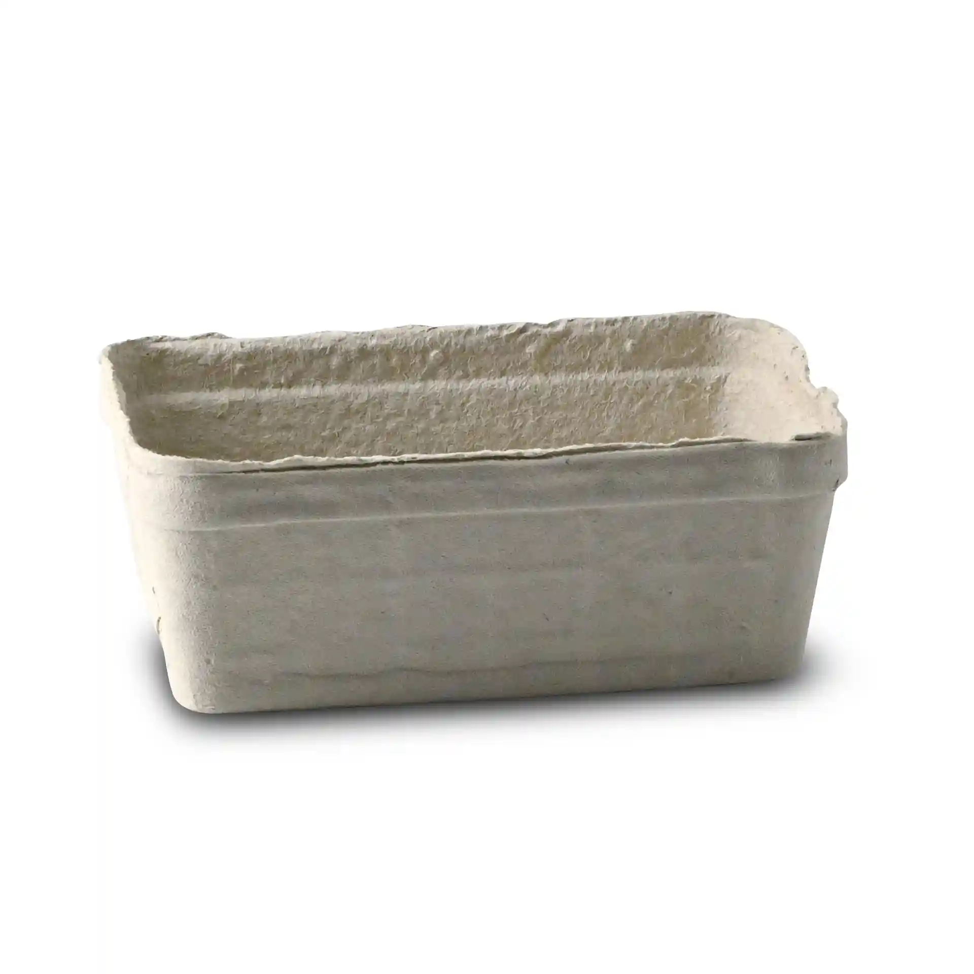 White wood pulp berry punnet with rectangular shape, measuring 135 mm long, 90 mm wide, and 50 mm high.