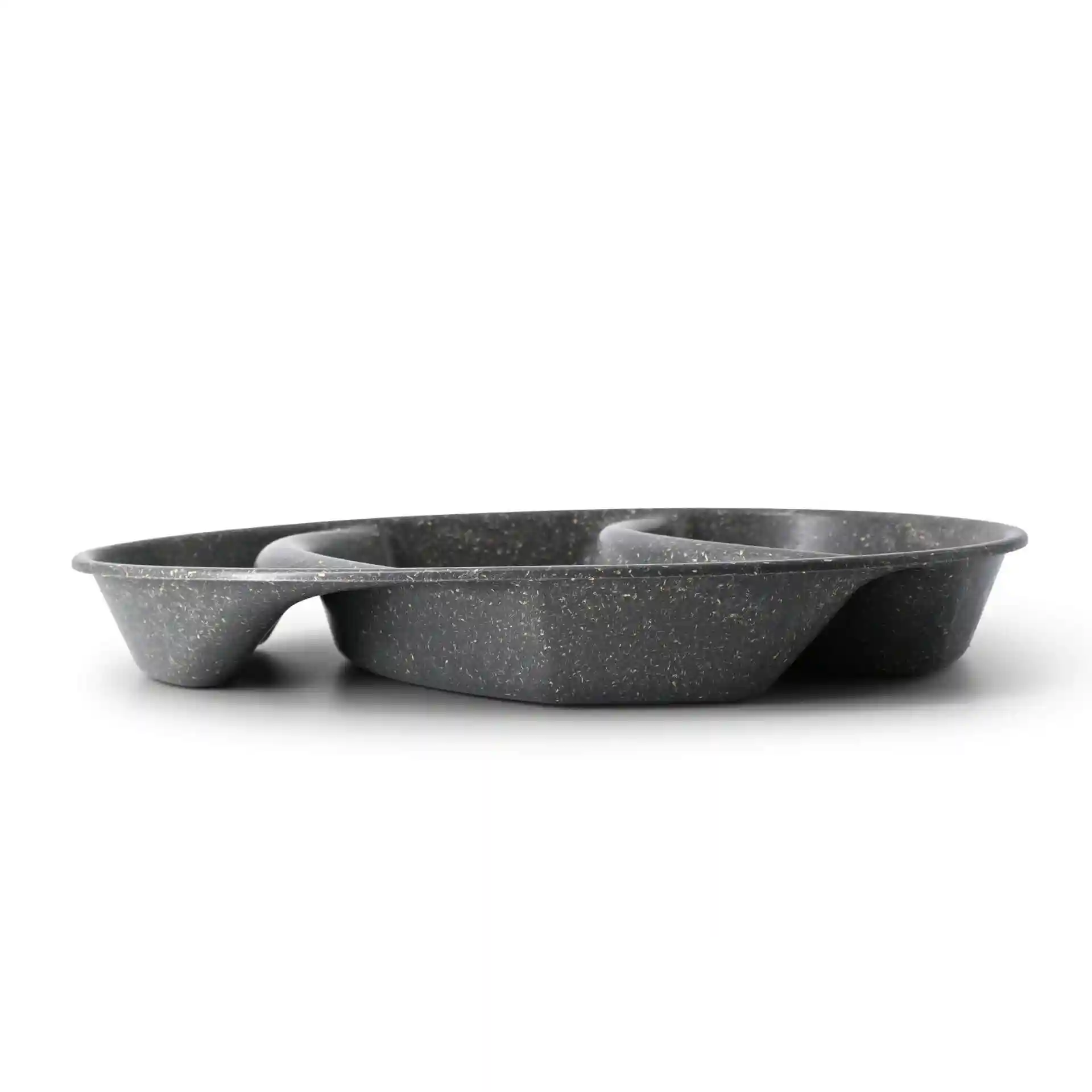 Reusable divided plate with three compartments, grey color, measuring 27.5 × 20 × 3.5 cm.