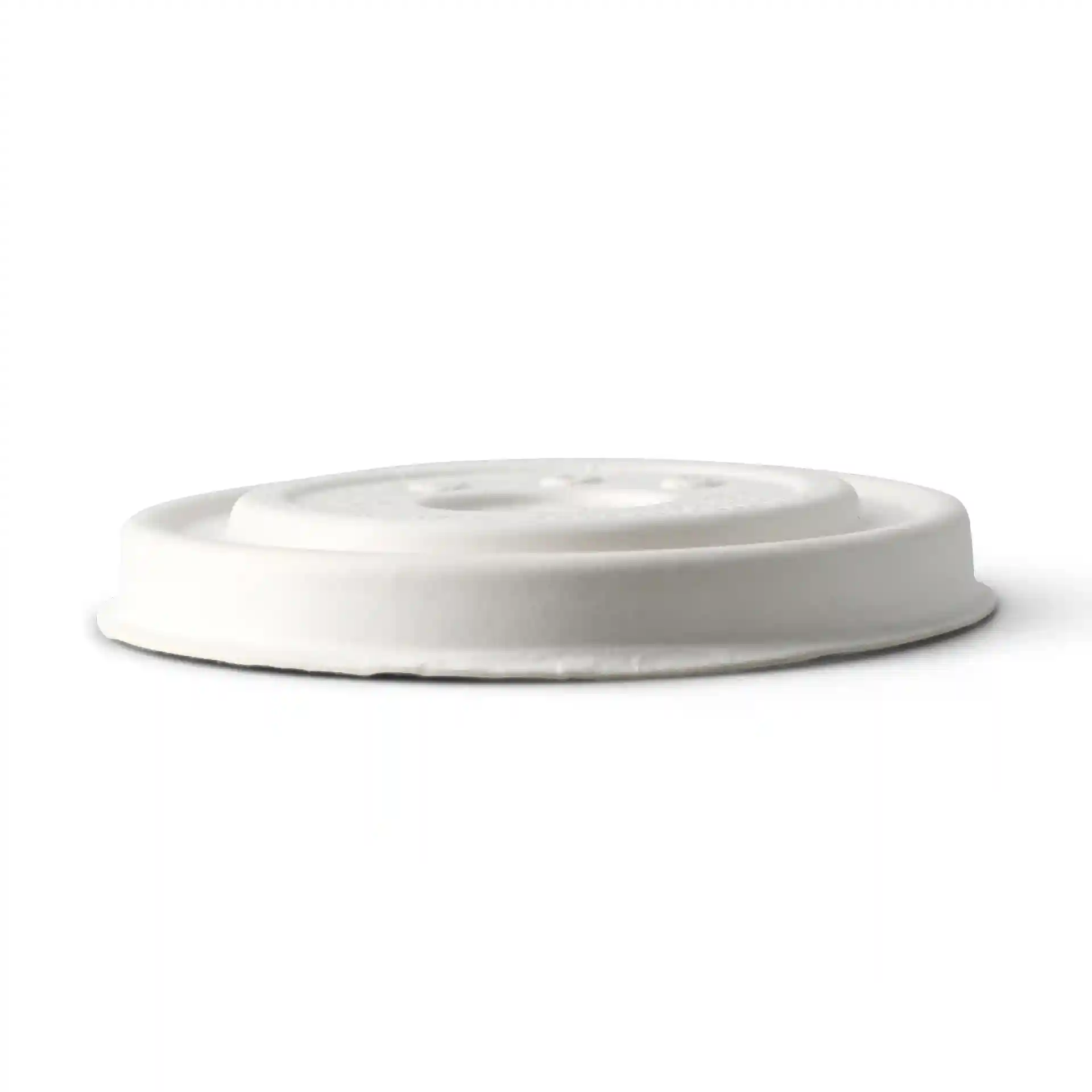 White cardboard flat lid with a diameter of 90 mm and a straw hole, shown from the side on a plain background.