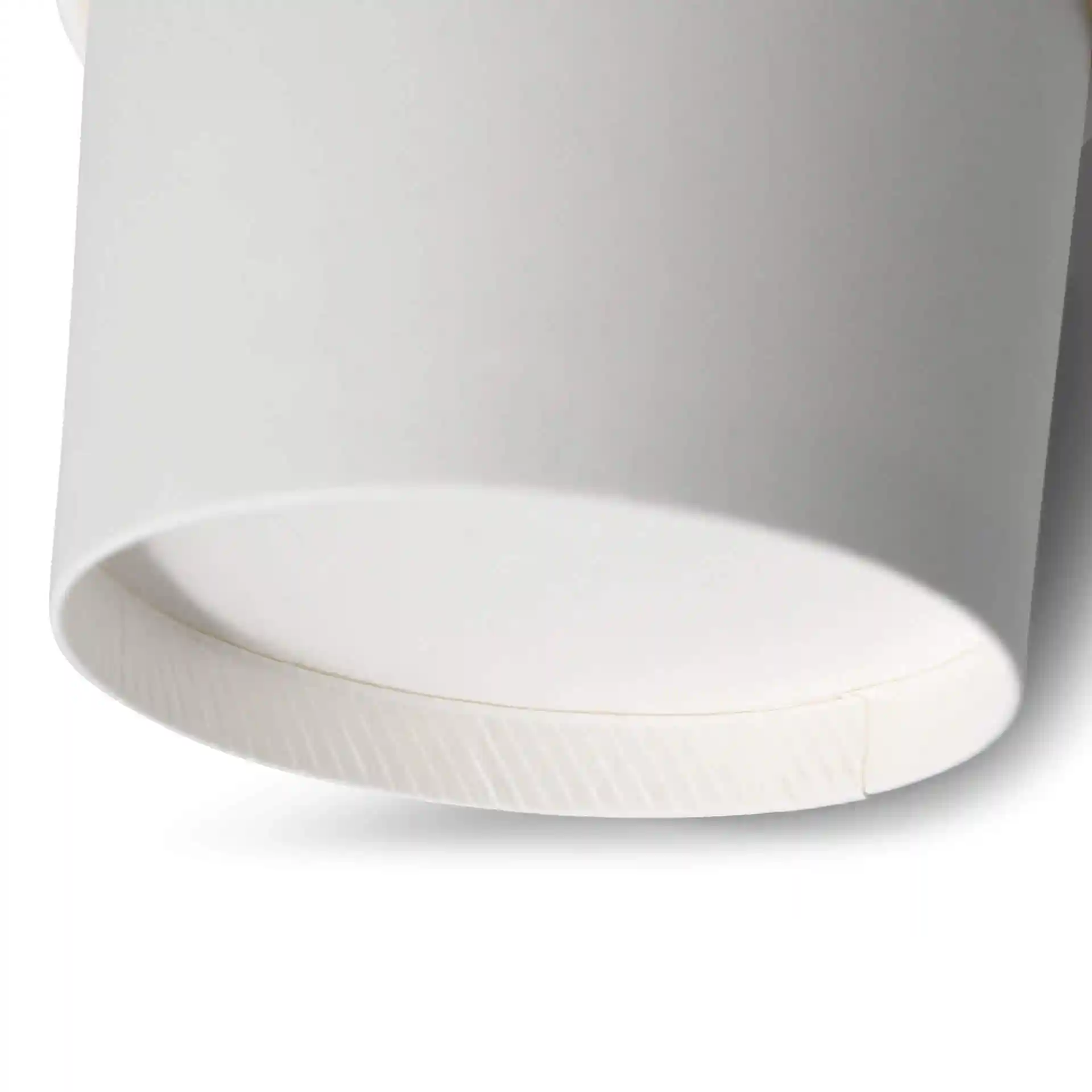 White paperboard takeaway soup container with a round shape and a diameter of 90 mm, showing the bottom edge.