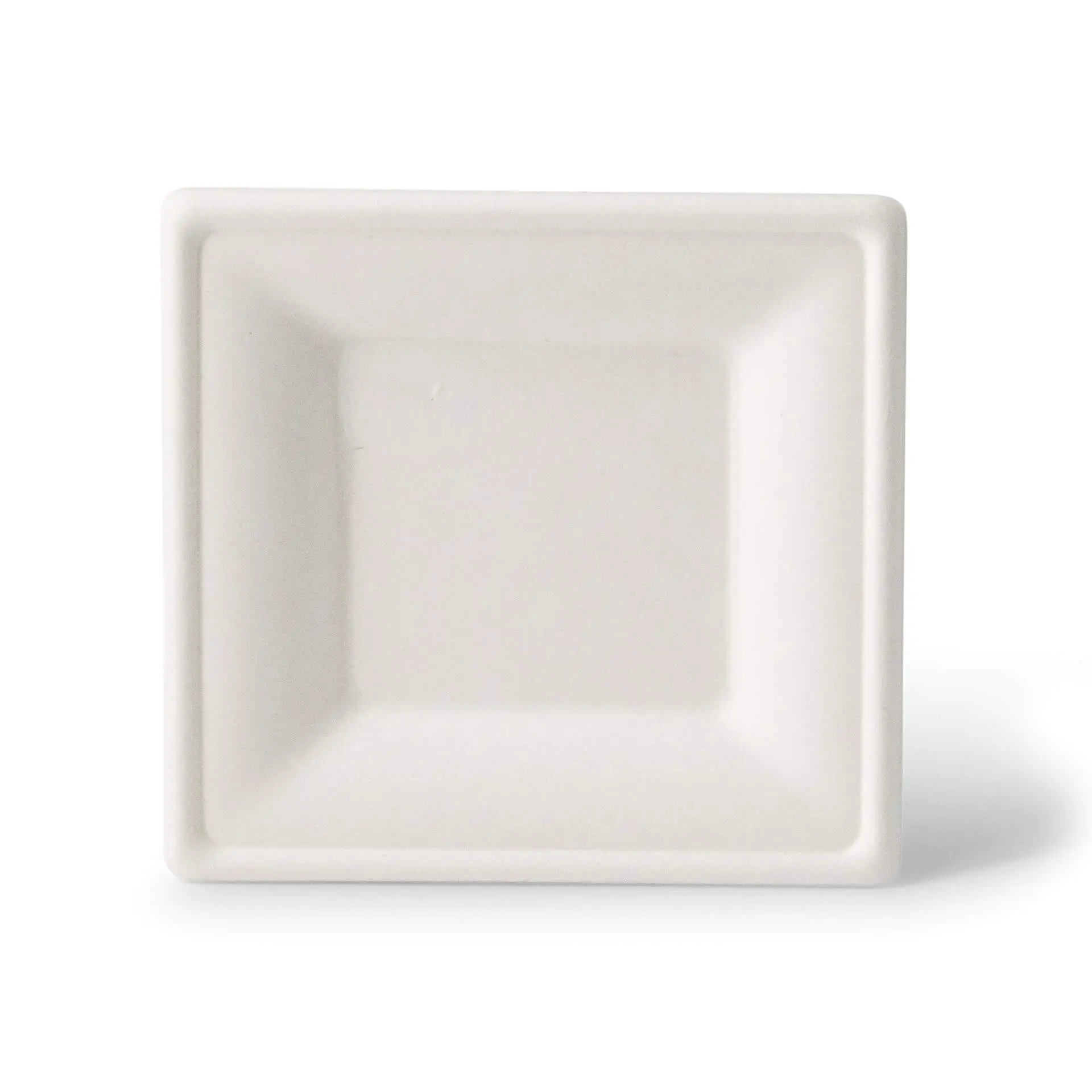 Square sugarcane plate, 16 x 16 cm, suitable for hot and cold dishes, made from biodegradable bagasse material.
