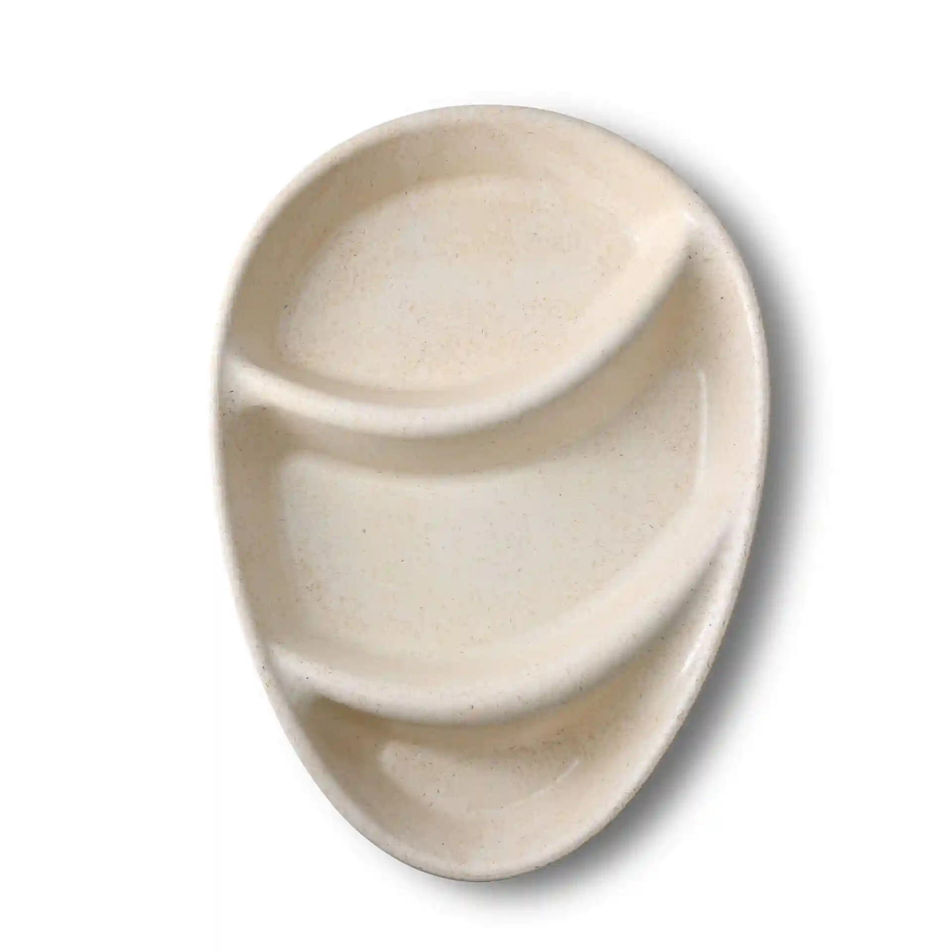 Creamy white reusable plate with three compartments in a teardrop shape, measuring 27.5 x 20 cm.